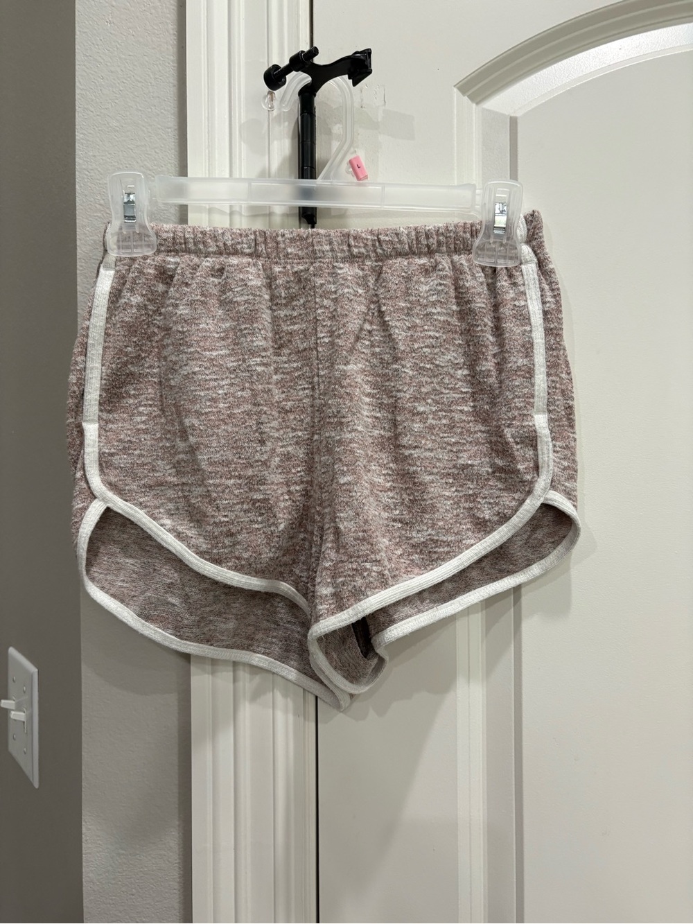 Colsie Burgandy & cream pattern athleisure shorts in extra small XS GUC